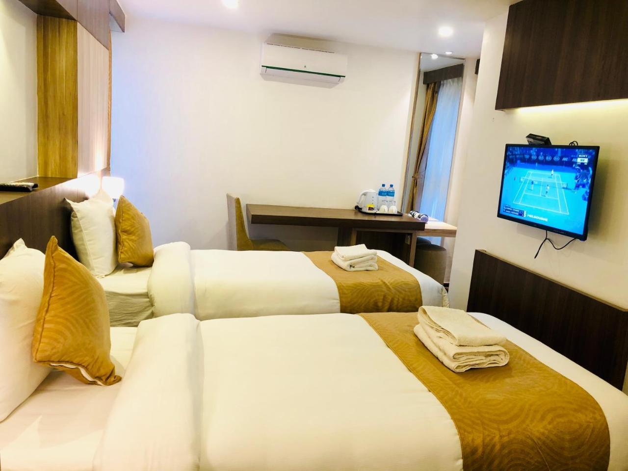 The Milestone Hotel Kathmandu Esterno foto