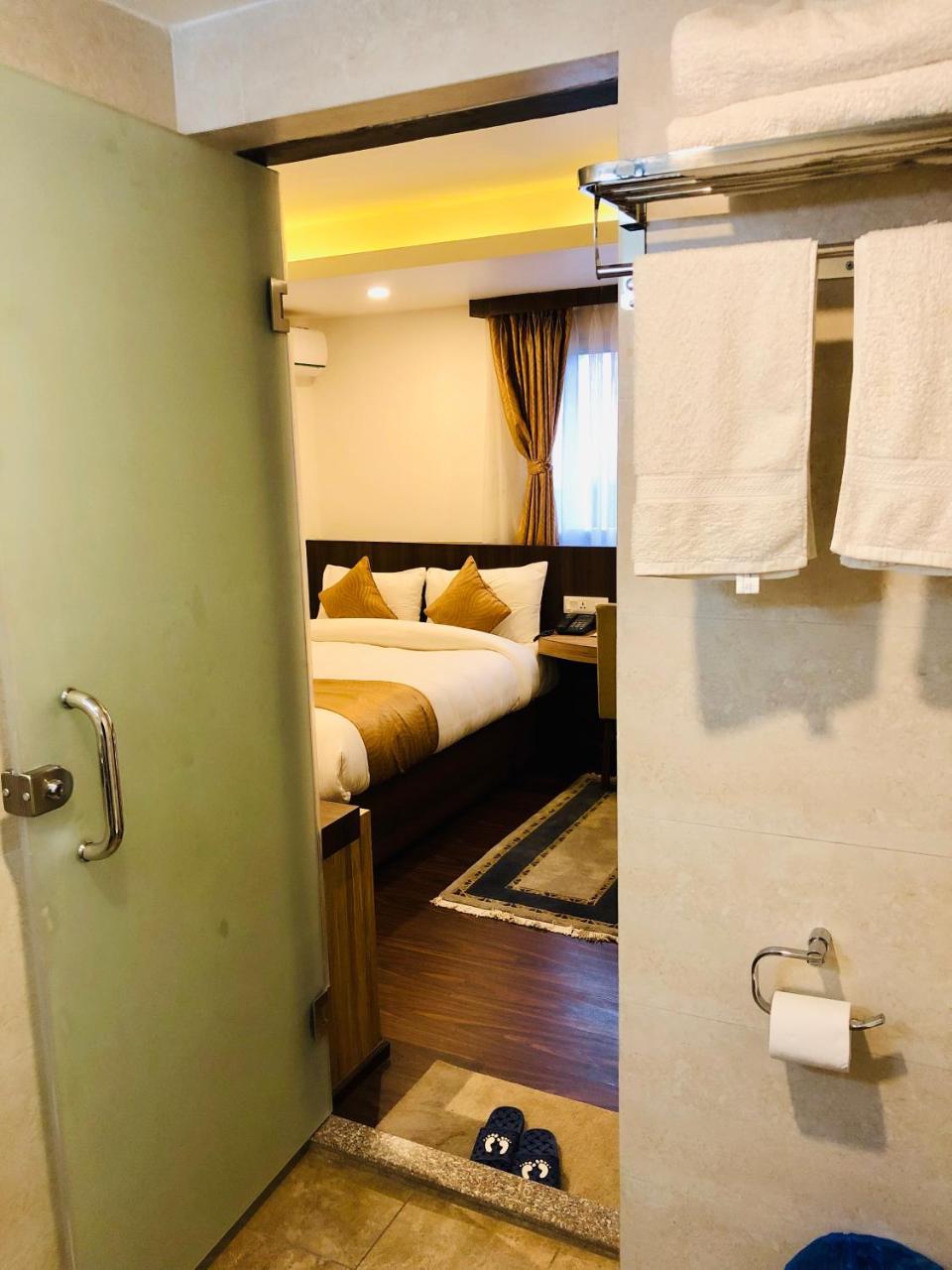 The Milestone Hotel Kathmandu Esterno foto