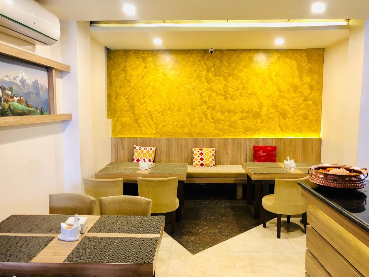 The Milestone Hotel Kathmandu Esterno foto
