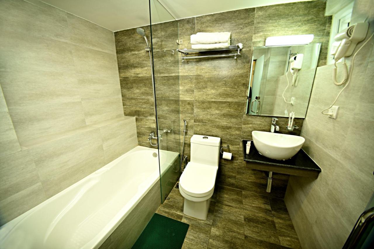 The Milestone Hotel Kathmandu Esterno foto