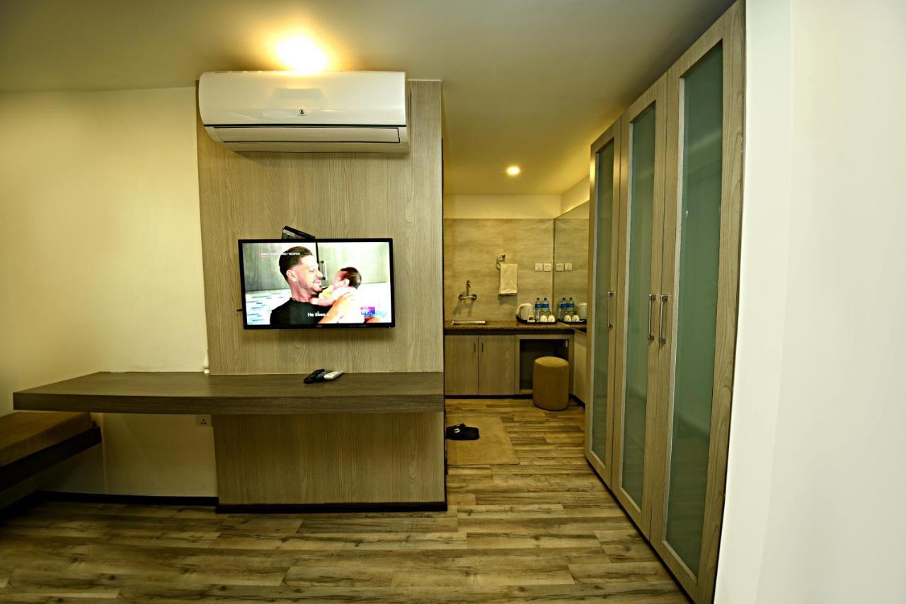 The Milestone Hotel Kathmandu Esterno foto